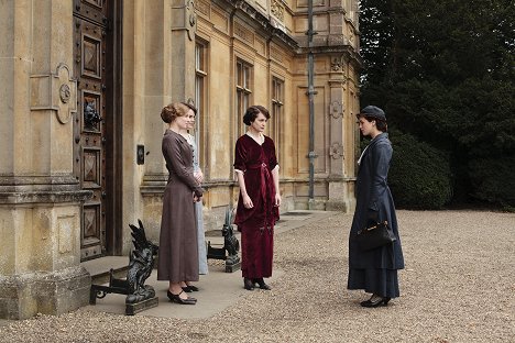 Laura Carmichael, Michelle Dockery, Elizabeth McGovern, Jessica Brown Findlay - Downton Abbey - Episode 1 - Photos