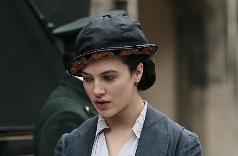 Jessica Brown Findlay - Downton Abbey - Kriegszeiten - Filmfotos