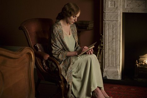 Laura Carmichael - Downton Abbey - Episode 1 - Van film