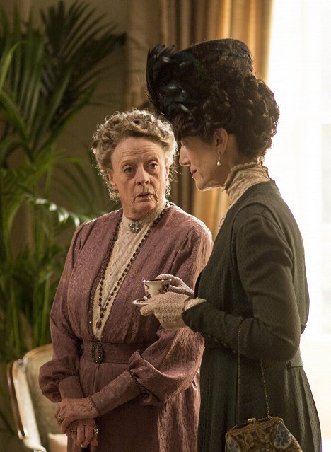 Maggie Smith, Harriet Walter - Downton Abbey - Episode 1 - Photos