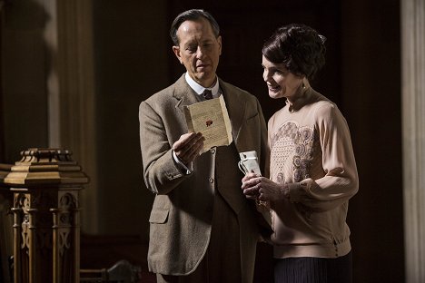 Richard E. Grant, Elizabeth McGovern - Downton Abbey - Episode 4 - De la película