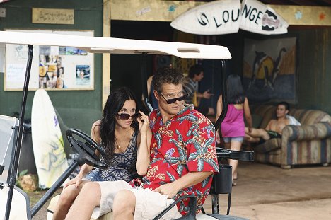 Courteney Cox, Brian Van Holt - Cougar Town - Aloha ! 1ère partie - Film