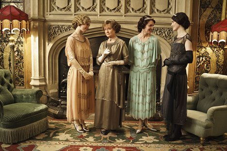 Lily James, Joanna David, Elizabeth McGovern, Michelle Dockery - Downton Abbey - Episode 3 - Filmfotók