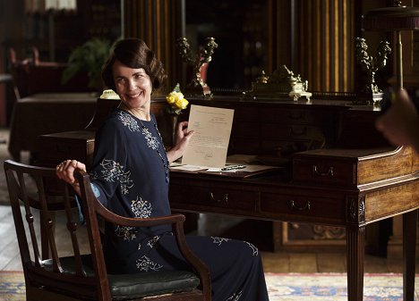 Elizabeth McGovern - Downton Abbey - Episode 8 - Van film