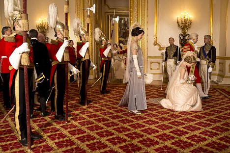 Elizabeth McGovern, Lily James - Downton Abbey - A londoni szezon - Filmfotók