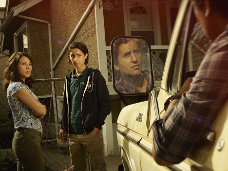 Elizabeth Rodriguez, Lorenzo James Henrie, Cliff Curtis - Fear the Walking Dead - Season 1 - Werbefoto