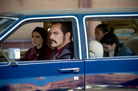 Winona Ryder, Michael Shannon, McKaley Miller, Megan Sherrill - The Iceman - Van film