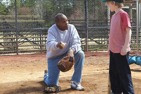 Danny Glover, Dashiell Pledger-Levine - Shuffleton's Barbershop - Film