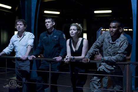 David Blue, Brian J. Smith, Alaina Huffman, Jamil Walker Smith - Stargate Universe - Das große Ganze - Filmfotos