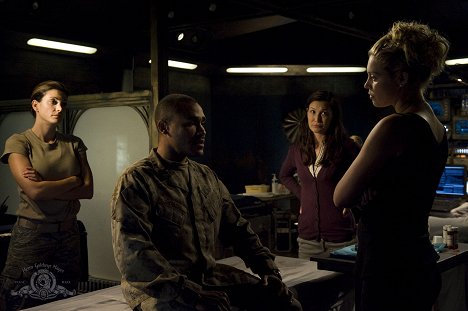 Julia Benson, Jamil Walker Smith, Jennifer Spence, Alaina Huffman - SGU Stargate Universe - Hope - Do filme