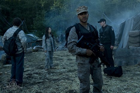 Ming-Na Wen, Jamil Walker Smith, Brian J. Smith - Stargate: Universe - Common Descent - Kuvat elokuvasta