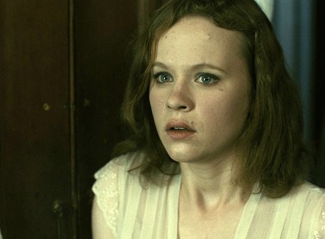 Thora Birch - Deadline - Photos