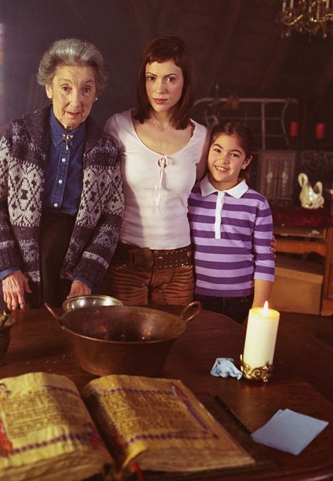 Frances Bay, Alyssa Milano, Samantha Goldstein - Charmed - The Three Faces of Phoebe - Promo
