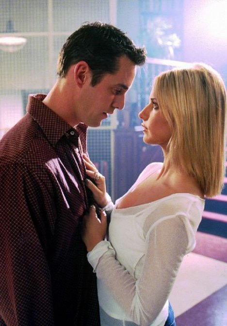 Nicholas Brendon, Sarah Michelle Gellar - Buffy the Vampire Slayer - Bewitched, Bothered and Bewildered - Photos