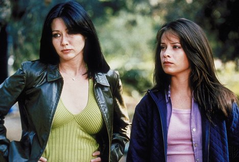 Shannen Doherty, Holly Marie Combs - Embrujadas - They're Everywhere - De la película