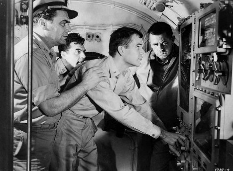 Ernest Borgnine, Glenn Ford - Torpedo los! - Filmfotos
