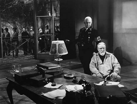 Otto Preminger, Monty Woolley - The Pied Piper - Filmfotos