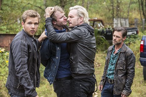 Max Thieriot, Chad Rook, Michael Eklund, Ian Tracey - Bates Motel - Shadow of a Doubt - Photos