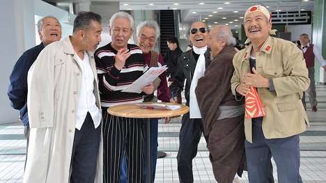 Tacuja Fudži, Tóru Šinagawa, Ben Hiura - 7 statočných dôchodcov - Z filmu