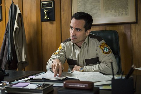 Nestor Carbonell - Bates Motel - Zmiany - Z filmu