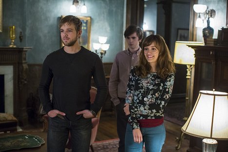 Max Thieriot, Freddie Highmore, Olivia Cooke - Bates Motel - The Last Supper - Photos