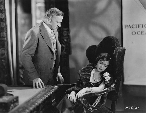 Wallace Beery, Florence Vidor - Chinatown Nights - Filmfotos