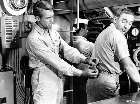 Cary Grant, Robert Gist - Operación Pacífico - De la película