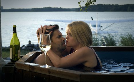 Ilkka Villi, Elina Knihtilä - Divorce à la finlandaise - Film
