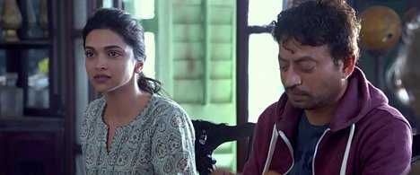 Deepika Padukone, Irrfan Khan - Piku - Z filmu