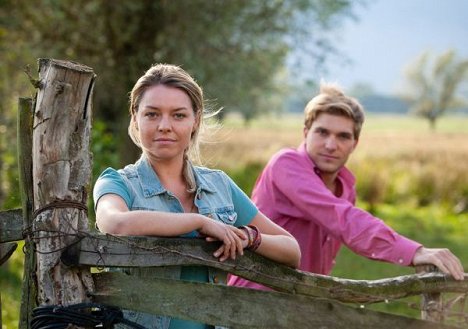 Karolina Lodyga, Piotr Witkowski - Heimat ist kein Ort - Werbefoto