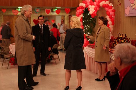 John Larroquette, Justin Theroux, Pamela Reed - Parks and Recreation - Galentine's Day - Photos
