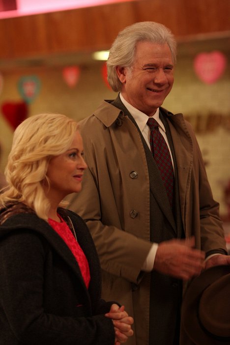 Amy Poehler, John Larroquette - Parks and Recreation - Galentine's Day - Photos