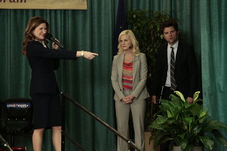 Kathryn Hahn, Amy Poehler, Adam Scott - Parks and Recreation - Campaign Shake-Up - Photos