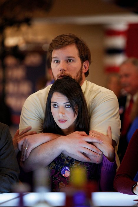 Chris Pratt, Aubrey Plaza - Parks and Recreation - Der Tag der Wahl - Filmfotos