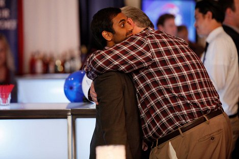 Aziz Ansari - Parks and Recreation - Win, Lose, or Draw - Photos
