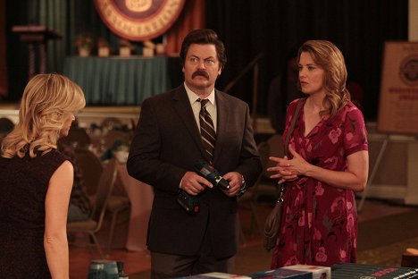 Nick Offerman, Lucy Lawless - Parks and Recreation - Ron and Diane - Filmfotók