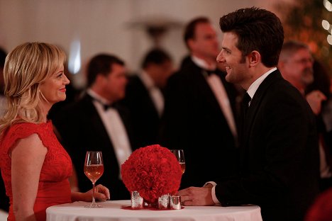 Amy Poehler, Adam Scott - Parks and Recreation - Emergency Response - Photos