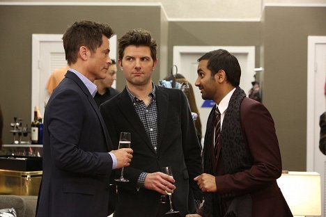 Rob Lowe, Adam Scott, Aziz Ansari - Parks and Recreation - Bailout - Van film