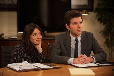 Aubrey Plaza, Adam Scott - Parks and Recreation - Two Funerals - Photos