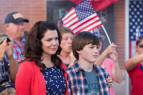 Lauren Graham, Josh Wiggins - Max - Photos