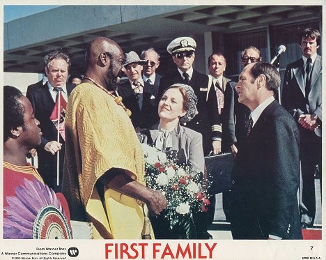 Julius Harris, Madeline Kahn, Bob Newhart - First Family - Fotocromos