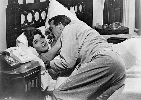 Polly Bergen, Fred MacMurray - Kisses for My President - Photos