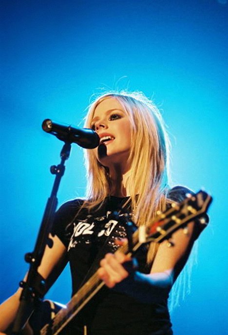 Avril Lavigne - Avril Lavigne, Bonez World Tour 2004/2005 - Z filmu