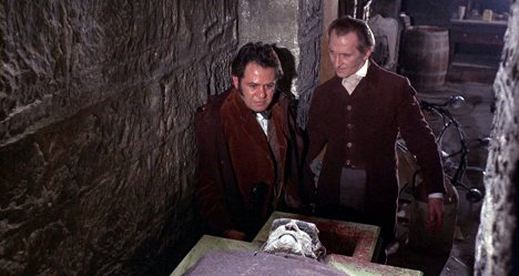 Kiwi Kingston, Peter Cushing - The Evil of Frankenstein - Filmfotos