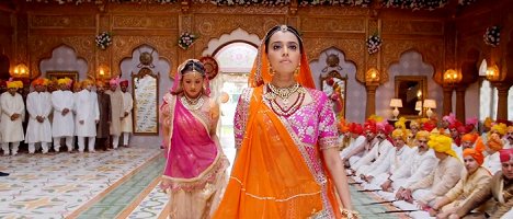 Aashika Bhatia, Swara Bhaskar - Prem Ratan Dhan Payo - De la película