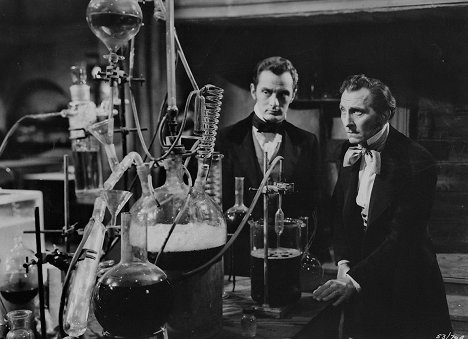 Francis Matthews, Peter Cushing - The Revenge of Frankenstein - Kuvat elokuvasta