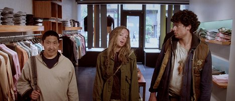 Theo Ikummaq, Dakota Johnson - Chloe and Theo - De la película