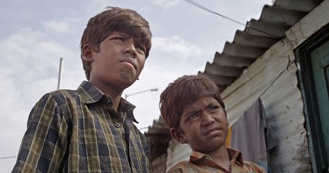 J. Vignesh, Ramesh - Kaakkaa Muttai - De la película
