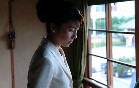 Yuko Takeuchi - Flowers - Filmfotos
