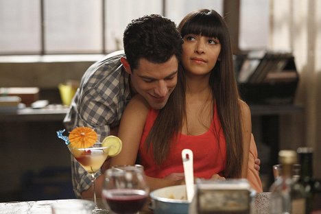 Max Greenfield, Hannah Simone - New Girl - Van film